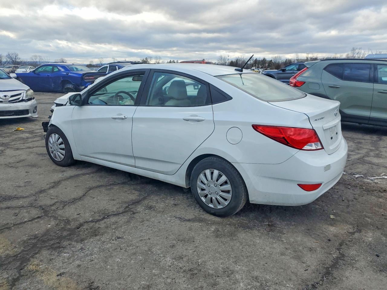 2017 HYUNDAI ACCENT SE photo 2