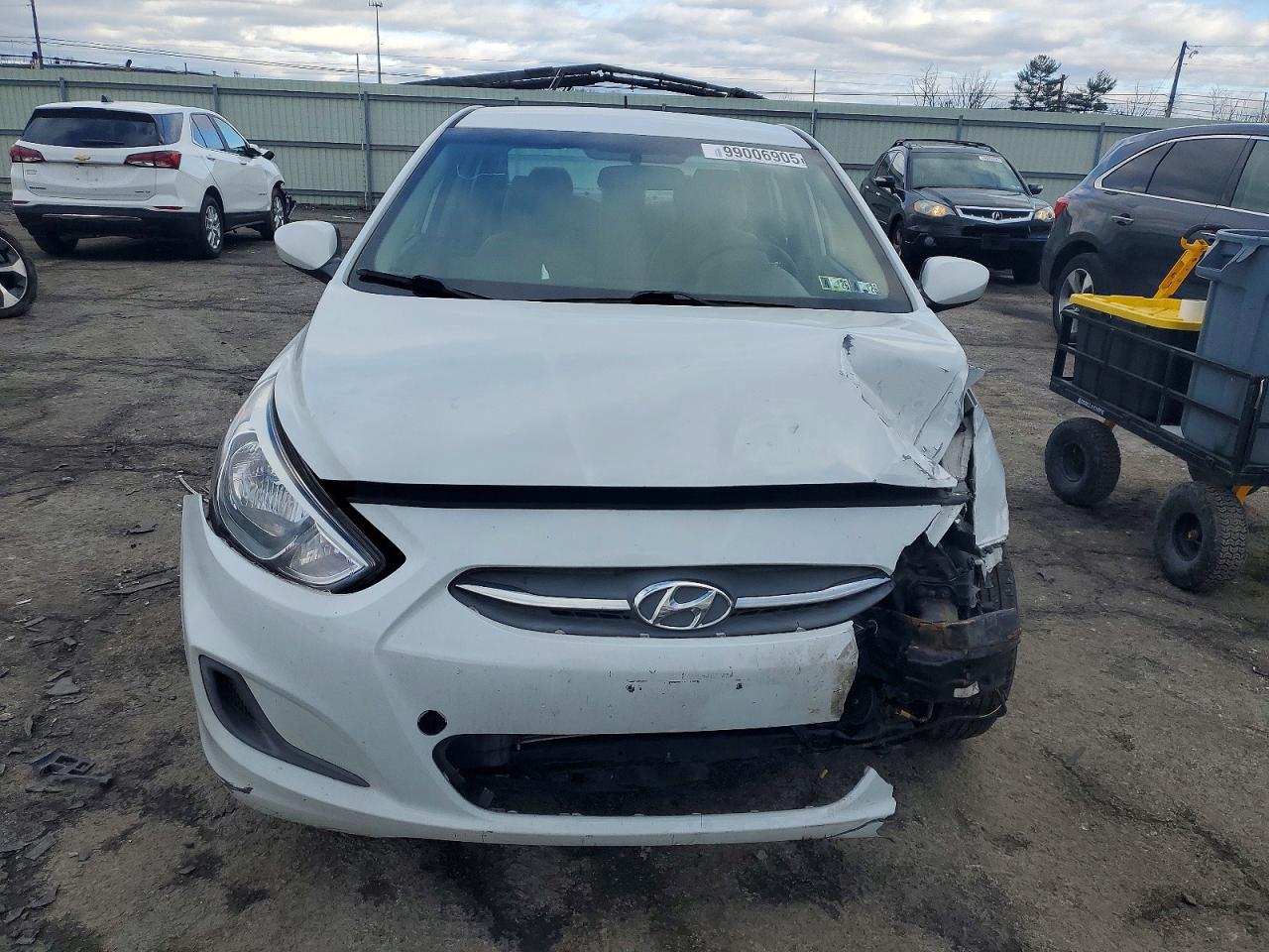 2017 HYUNDAI ACCENT SE photo 5