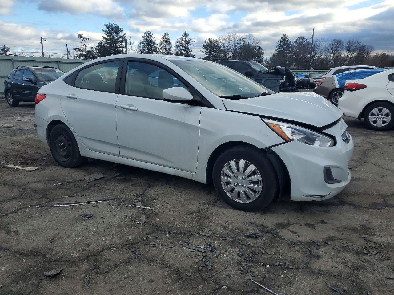 2017 HYUNDAI ACCENT SE photo 4