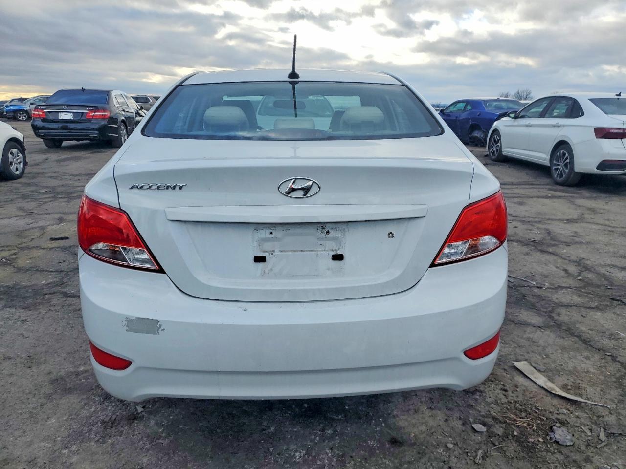 2017 HYUNDAI ACCENT SE photo 6