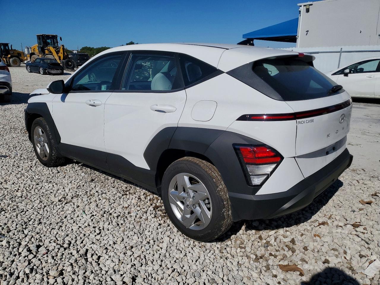 2025 HYUNDAI KONA SE photo 2