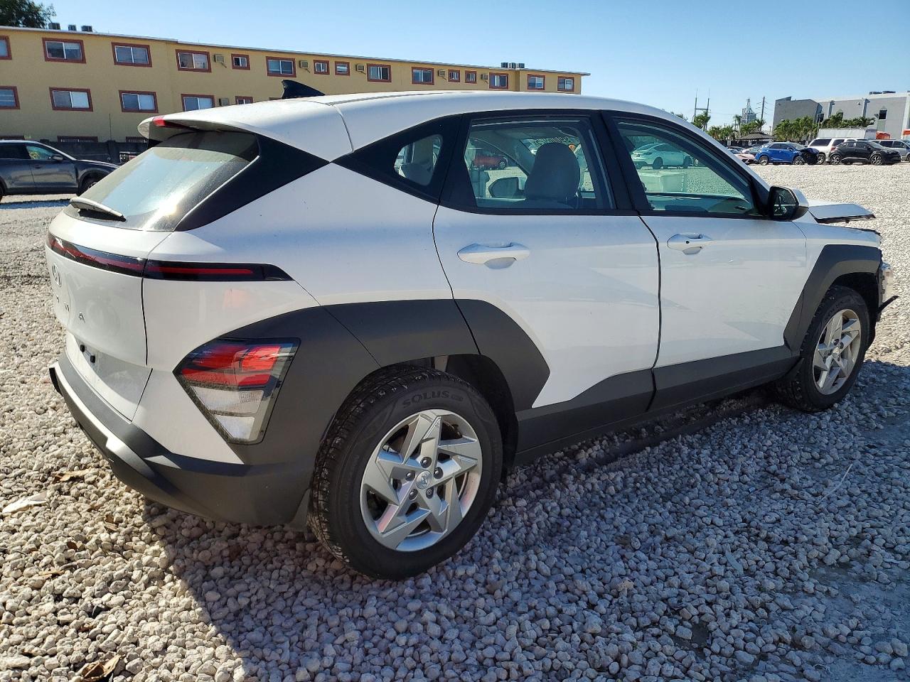 2025 HYUNDAI KONA SE photo 3