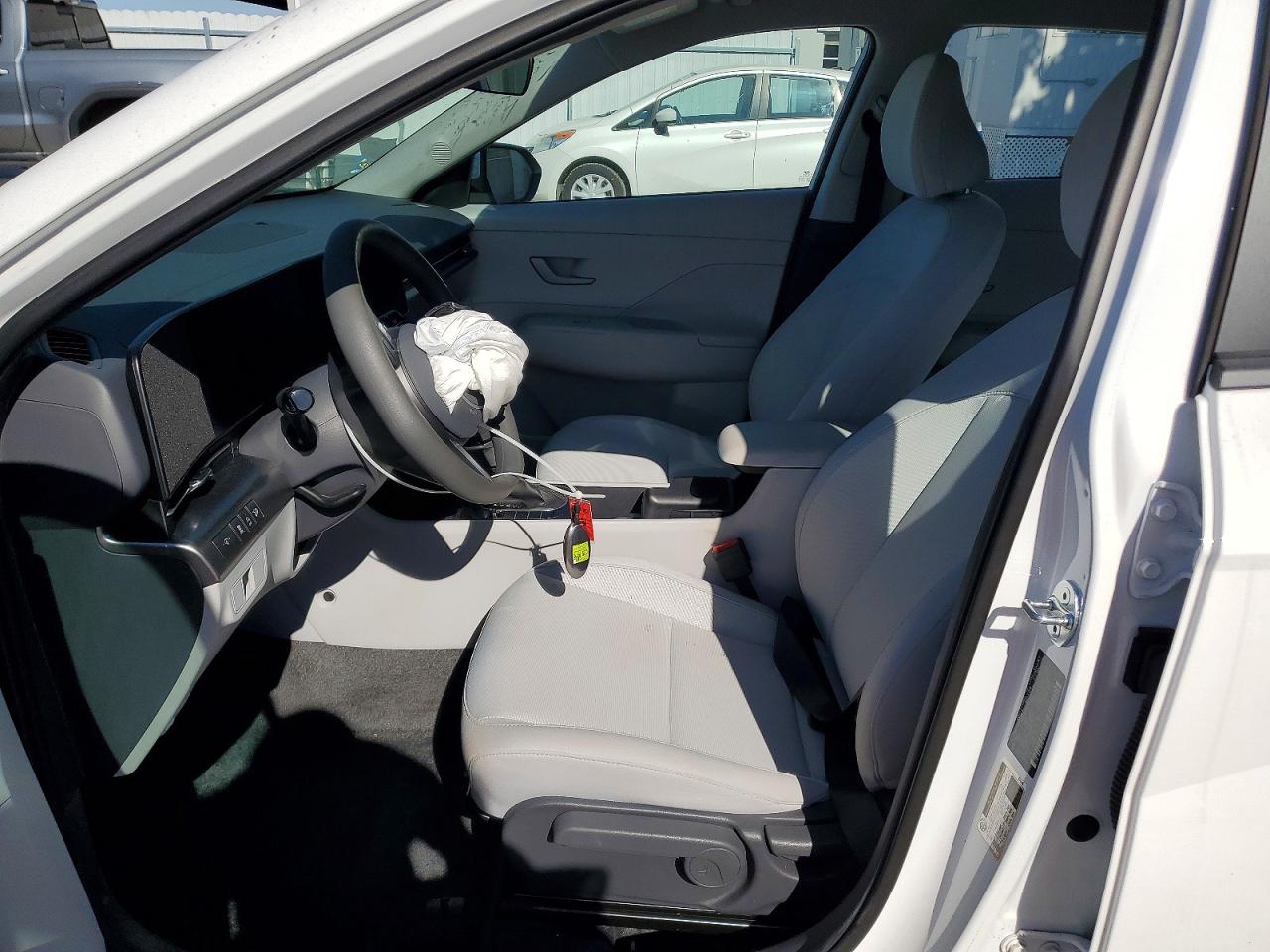 2025 HYUNDAI KONA SE photo 7