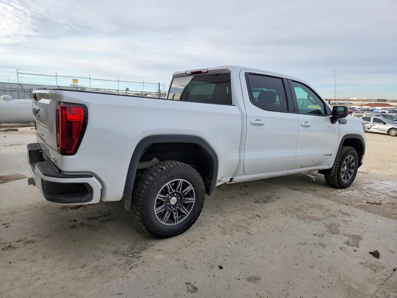 2025 GMC SIERRA K1500 AT4 photo 3
