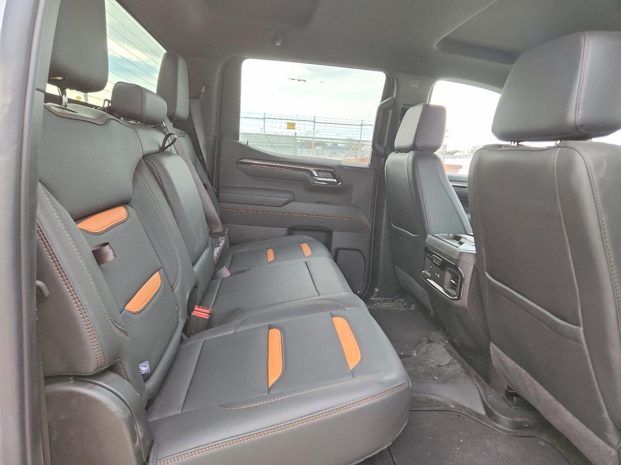 2025 GMC SIERRA K1500 AT4 photo 10