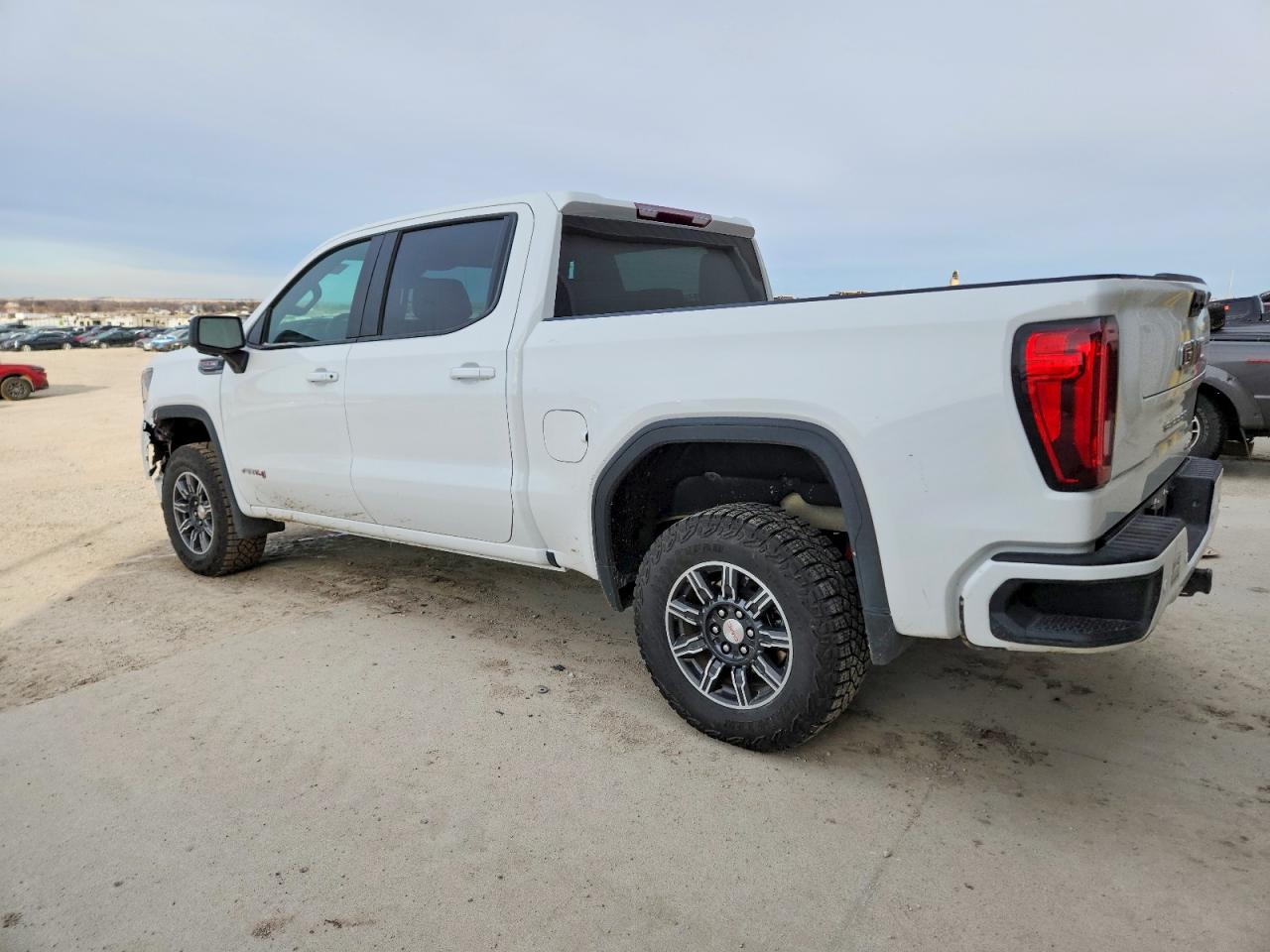2025 GMC SIERRA K1500 AT4 photo 2