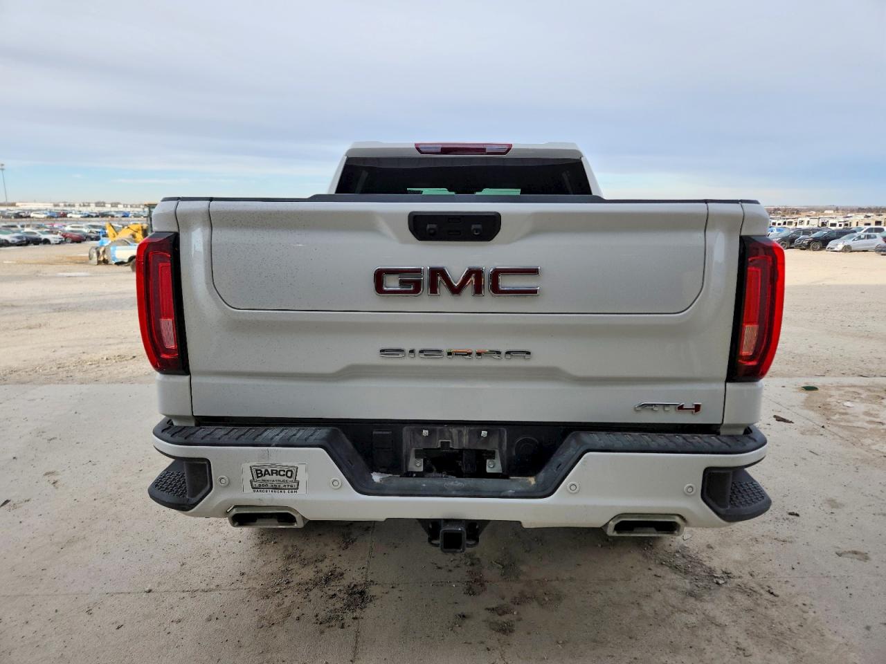 2025 GMC SIERRA K1500 AT4 photo 6