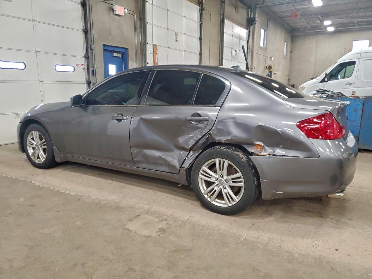 2013 INFINITI G37 photo 2