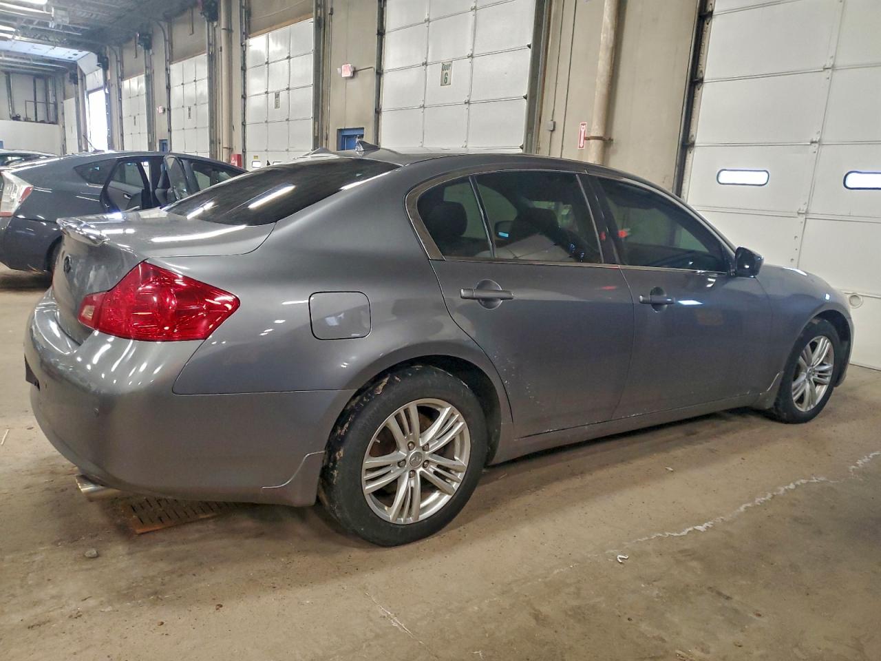 2013 INFINITI G37 photo 3