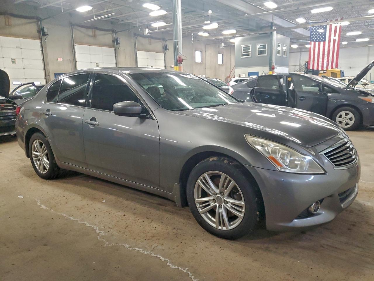 2013 INFINITI G37 photo 4
