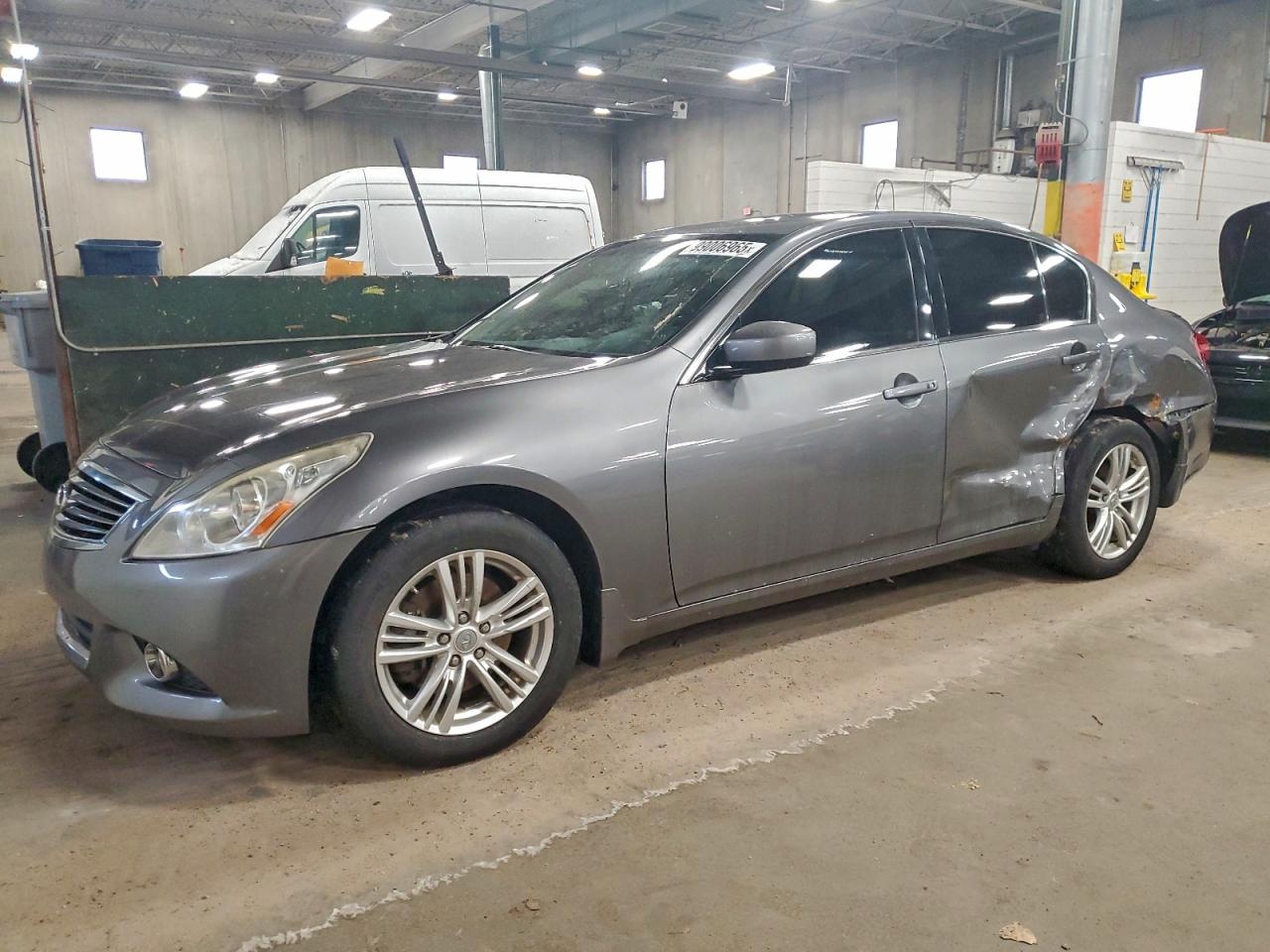 2013 INFINITI G37