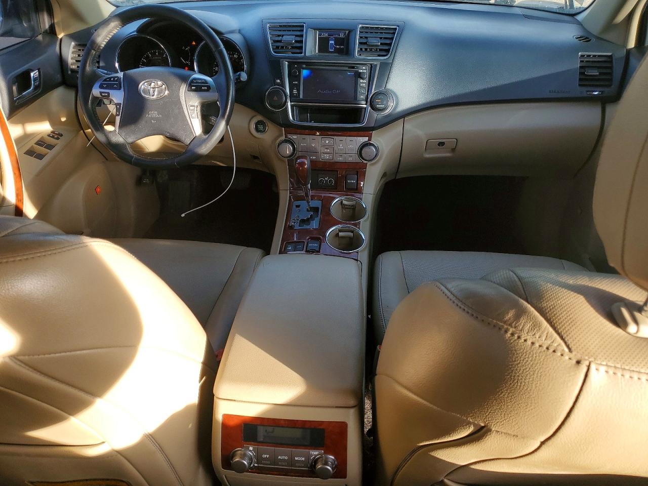 2013 TOYOTA HIGHLANDER LIMITED photo 8