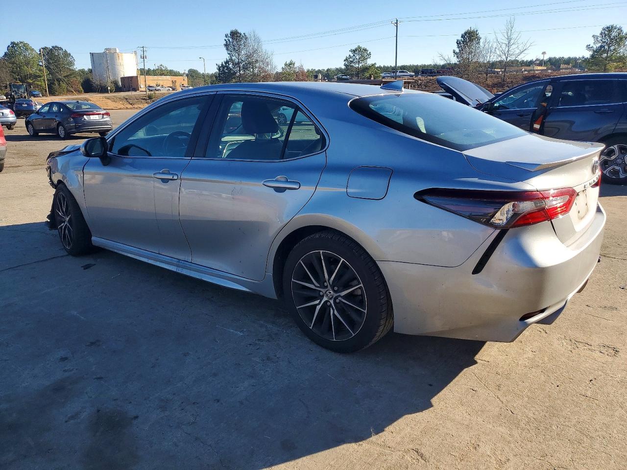 2021 TOYOTA CAMRY SE photo 2