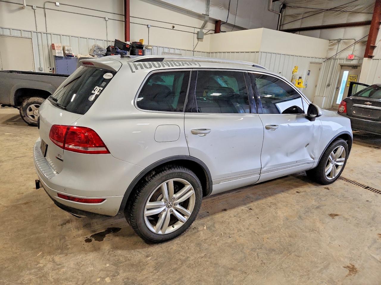2013 VOLKSWAGEN TOUAREG V6 photo 3
