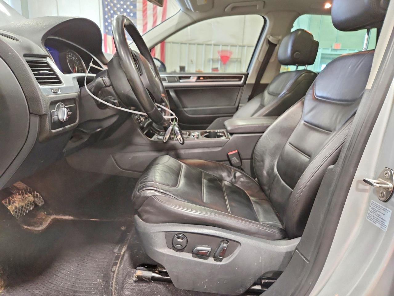 2013 VOLKSWAGEN TOUAREG V6 photo 7