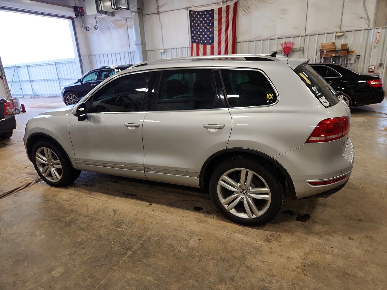 2013 VOLKSWAGEN TOUAREG V6 photo 2