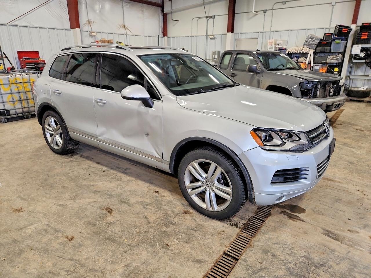 2013 VOLKSWAGEN TOUAREG V6 photo 4