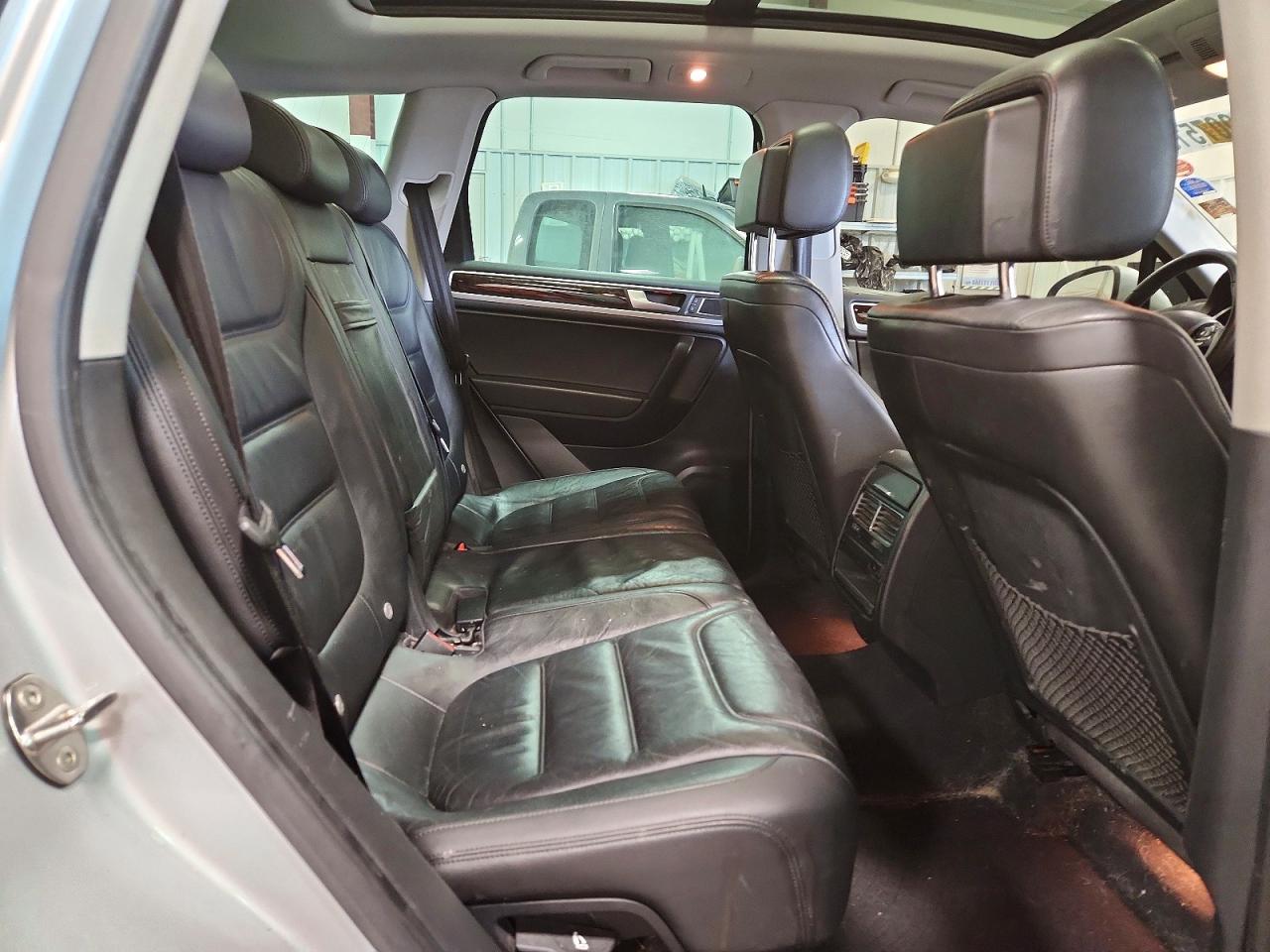 2013 VOLKSWAGEN TOUAREG V6 photo 11