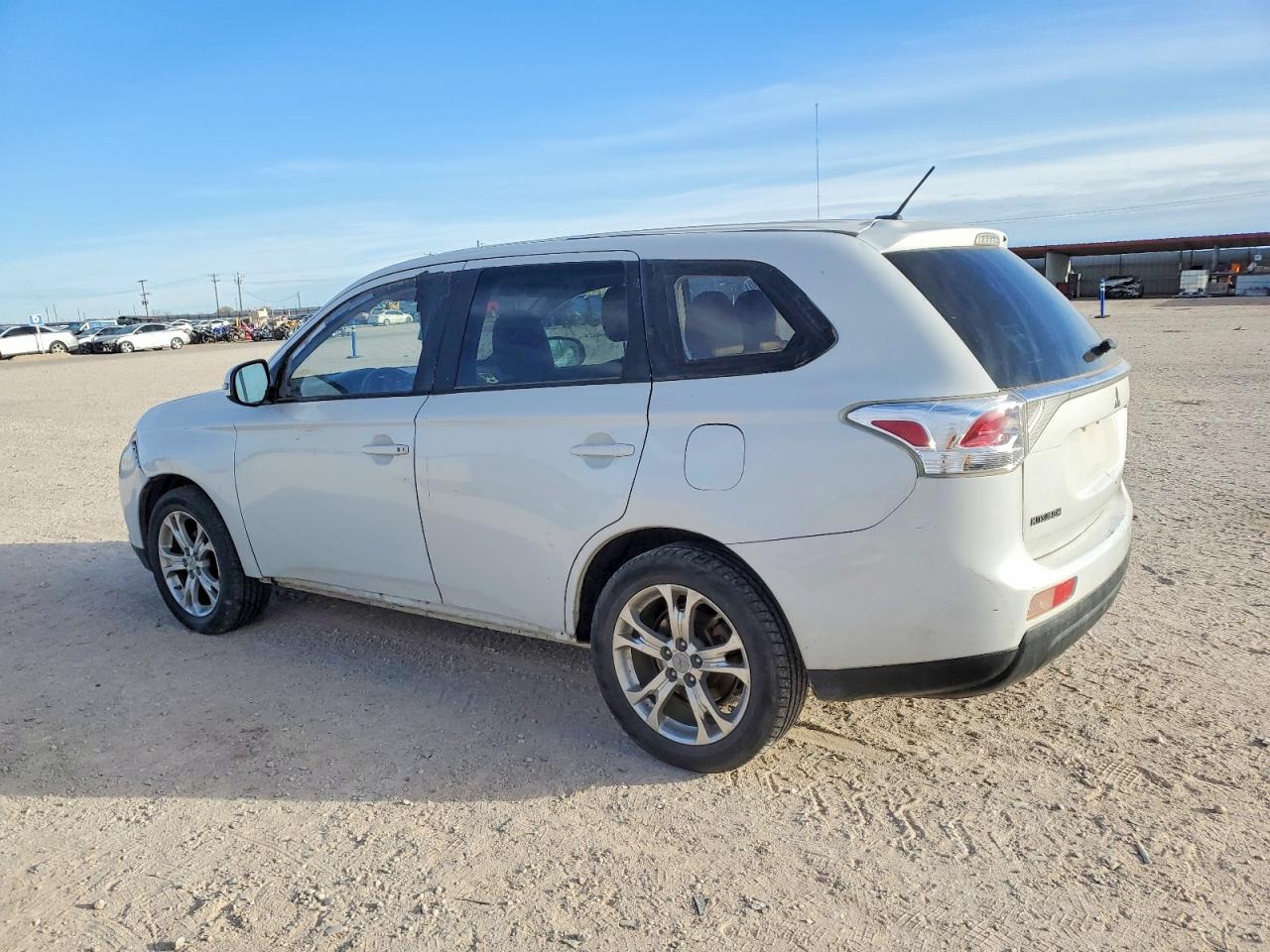 2014 MITSUBISHI OUTLANDER SE photo 2