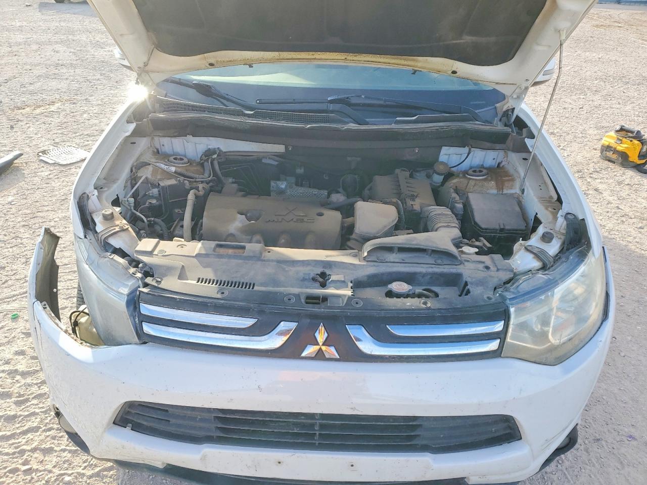 2014 MITSUBISHI OUTLANDER SE photo 12