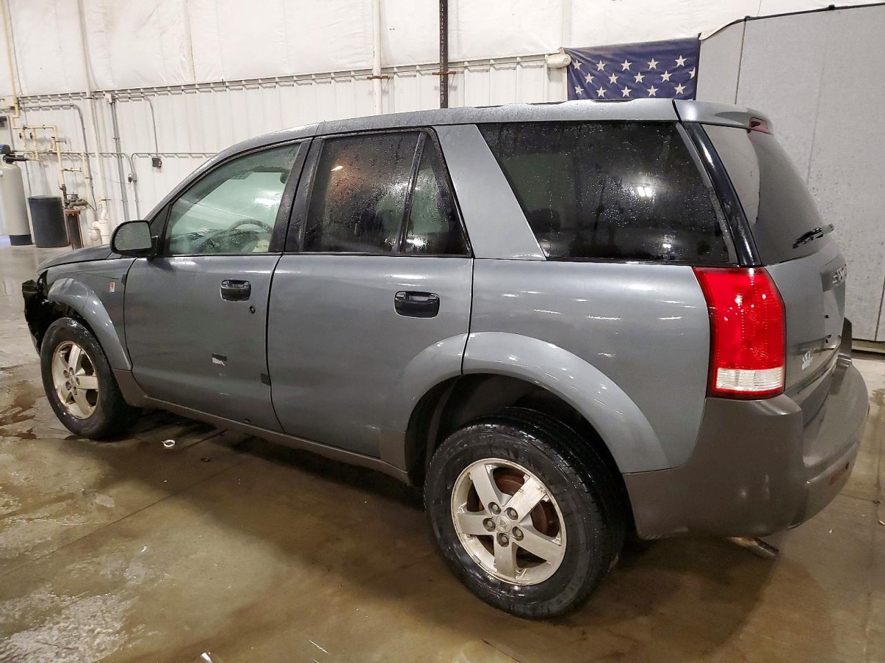 2005 SATURN VUE photo 2
