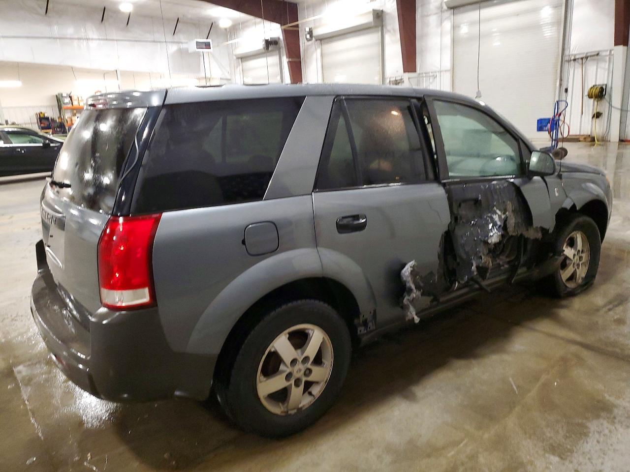 2005 SATURN VUE photo 3