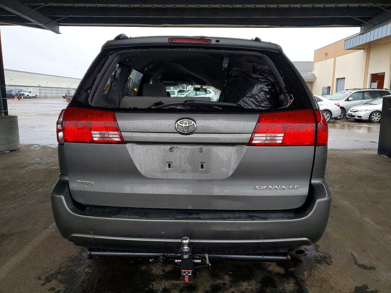 2004 TOYOTA SIENNA CE photo 6