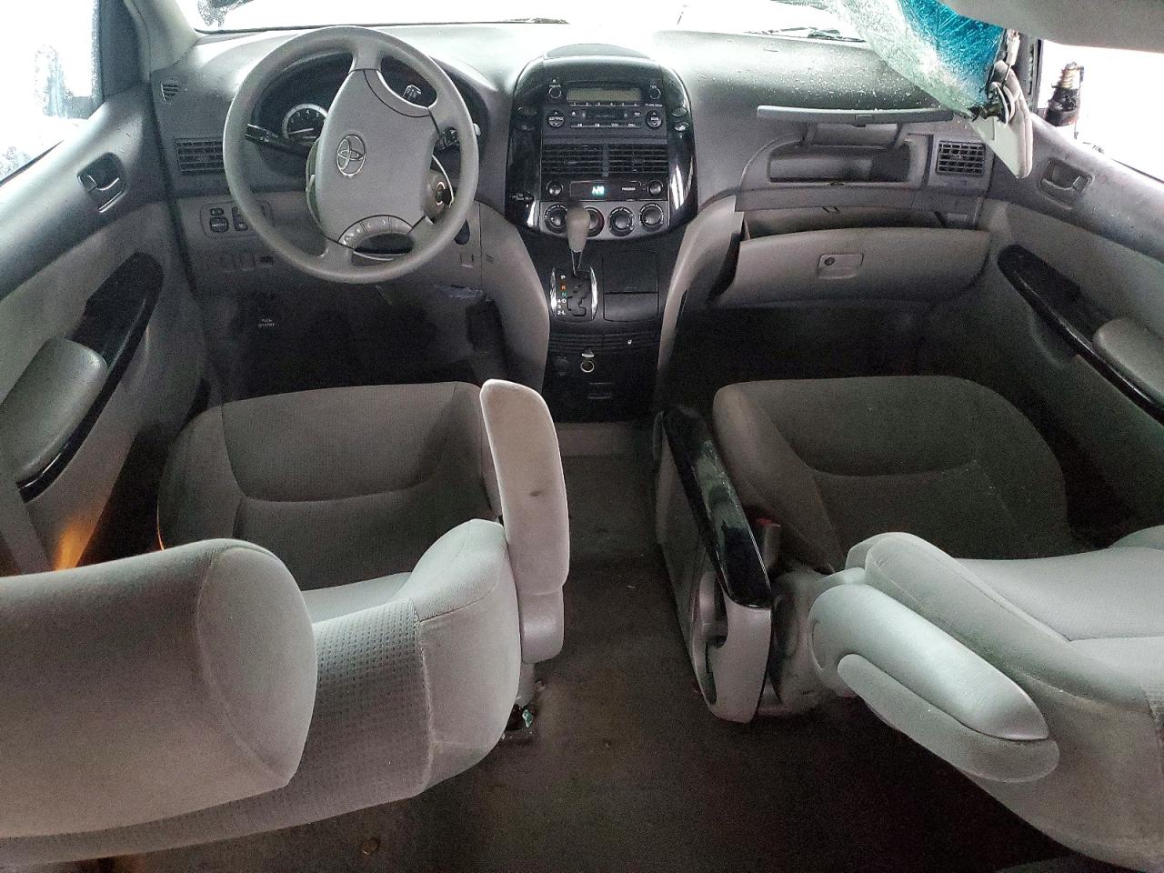 2004 TOYOTA SIENNA CE photo 8