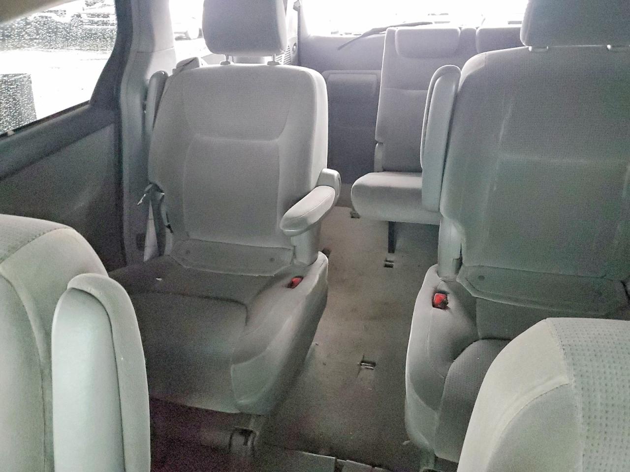 2004 TOYOTA SIENNA CE photo 10