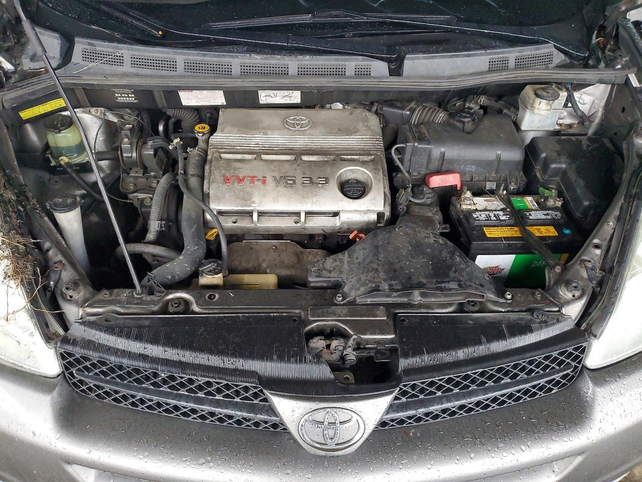 2004 TOYOTA SIENNA CE photo 12
