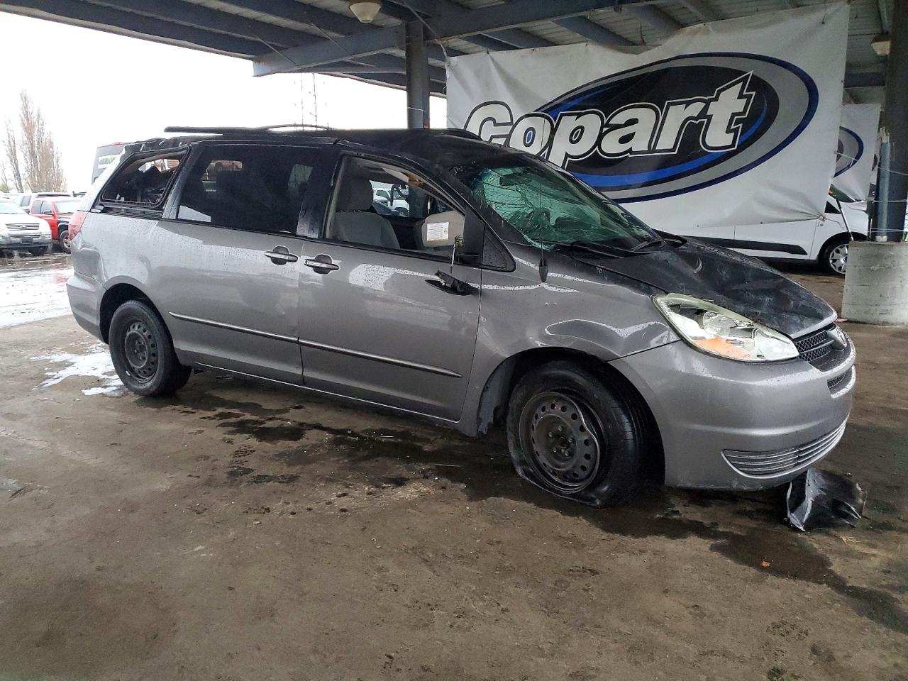 2004 TOYOTA SIENNA CE photo 4