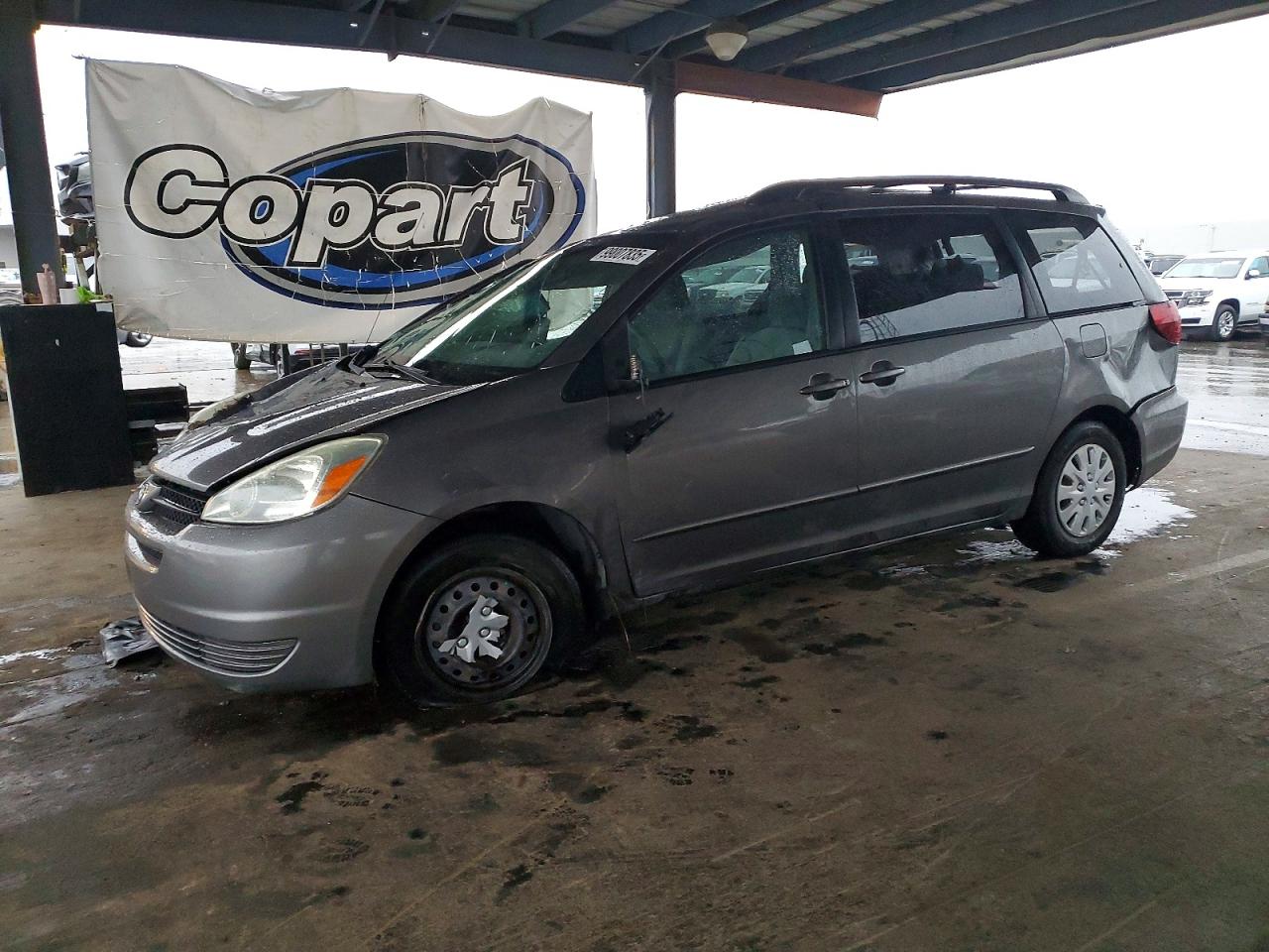 2004 TOYOTA SIENNA