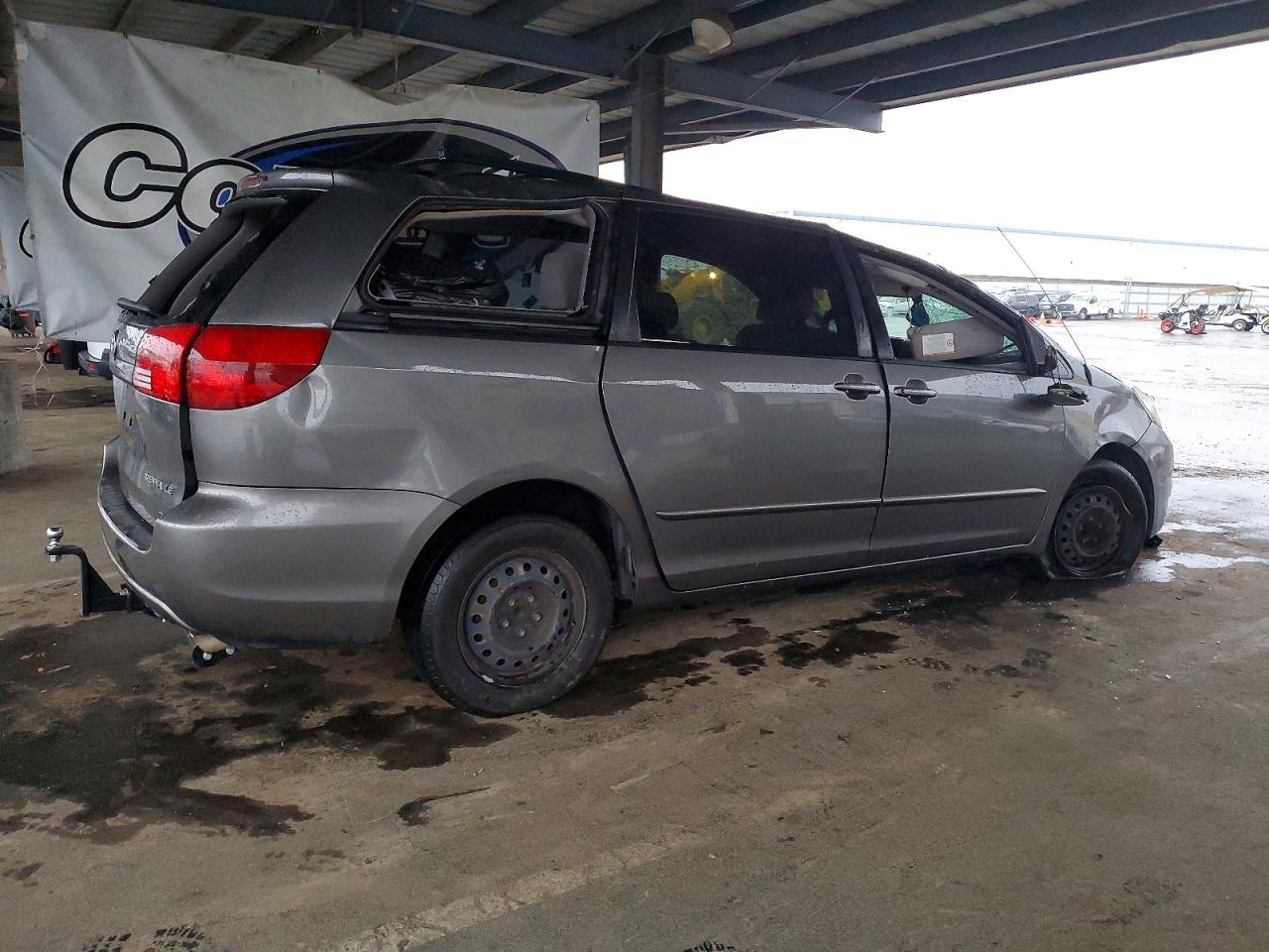 2004 TOYOTA SIENNA CE photo 3