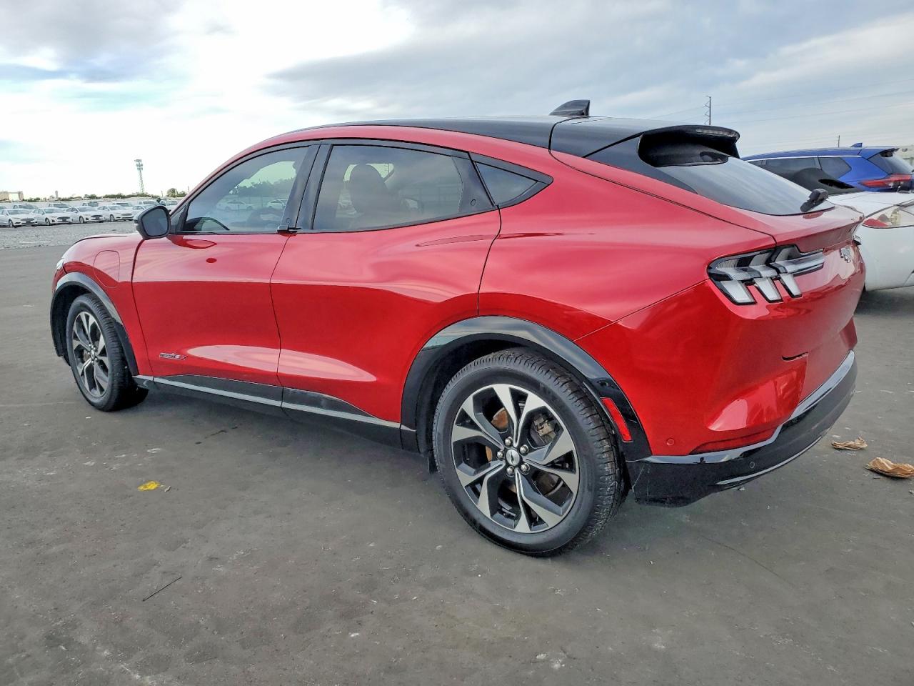 2021 FORD MUSTANG MACH-E PREMIUM photo 2