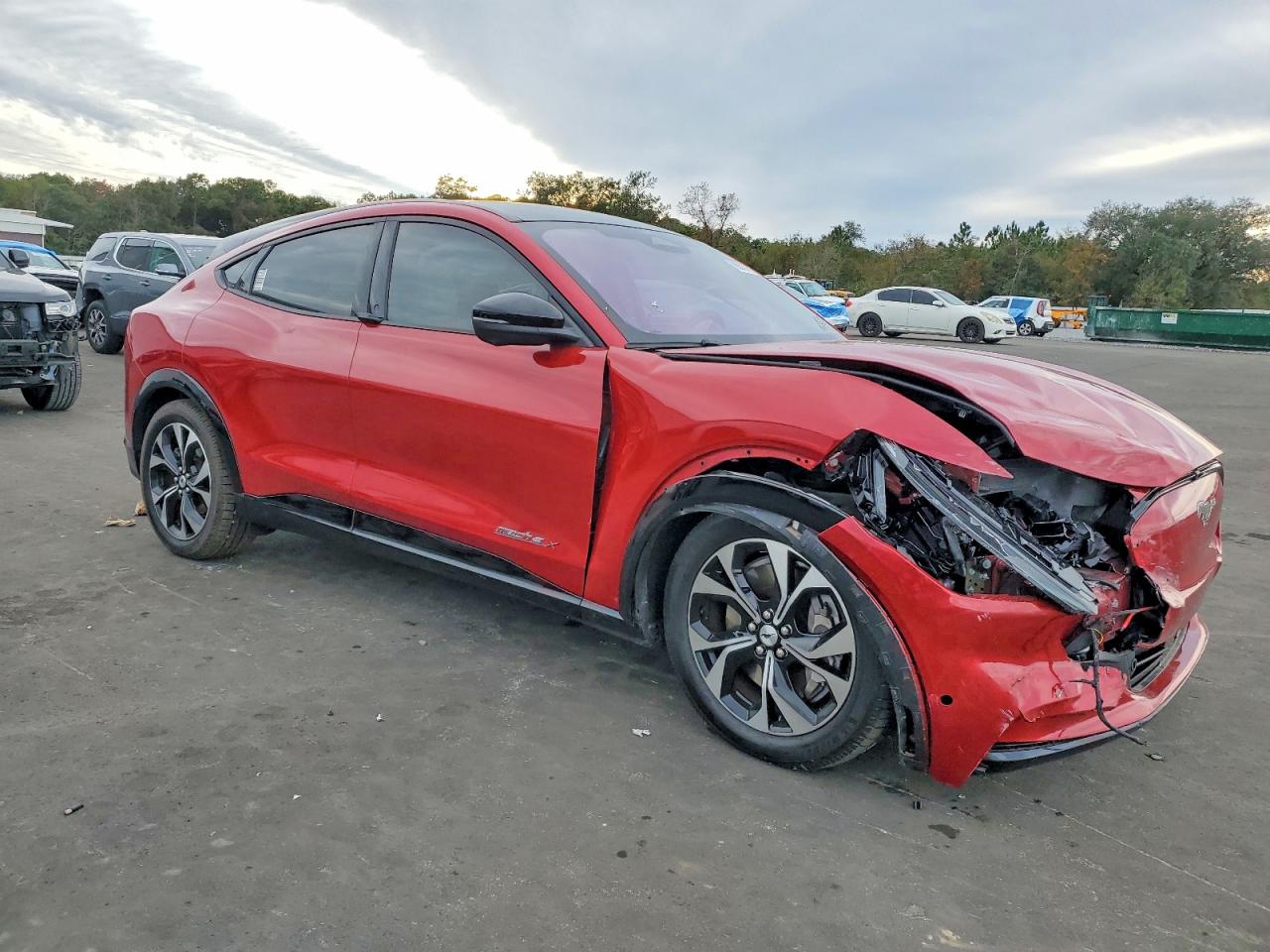 2021 FORD MUSTANG MACH-E PREMIUM photo 4