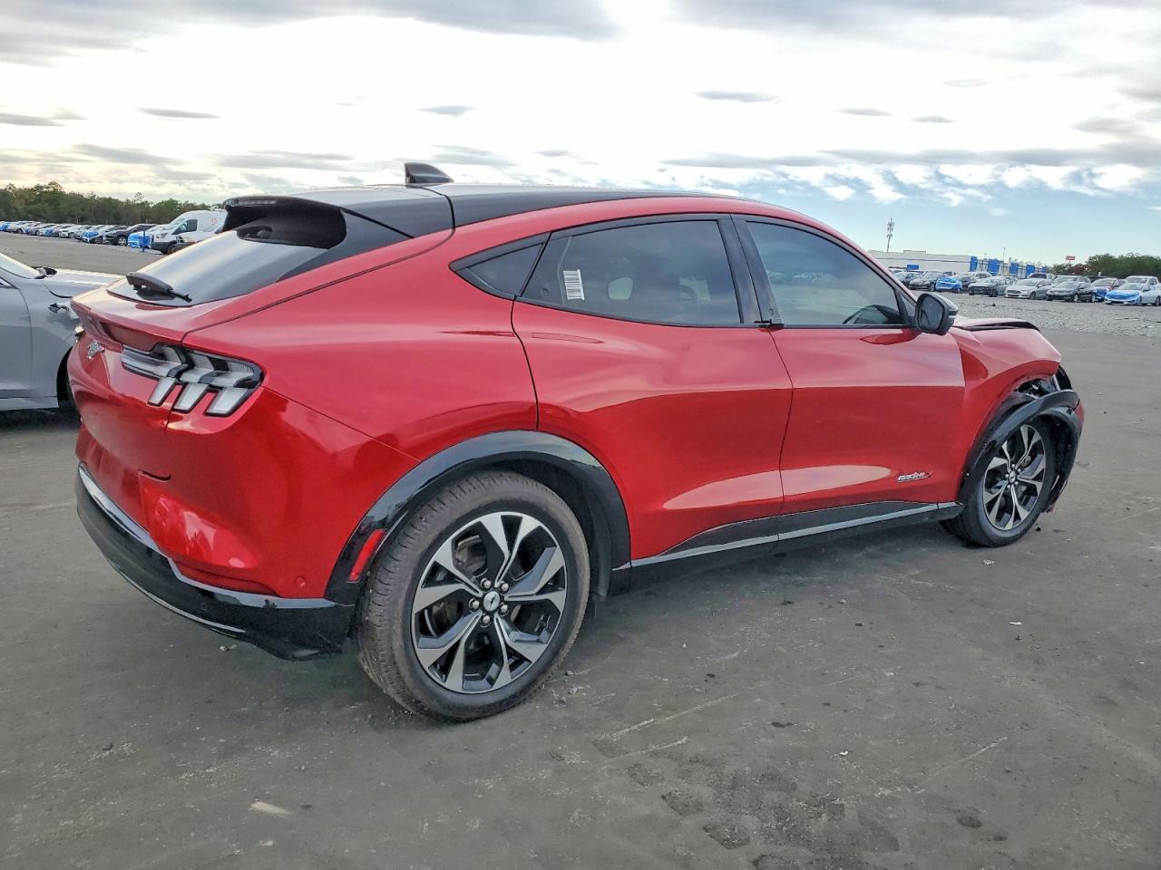 2021 FORD MUSTANG MACH-E PREMIUM photo 3
