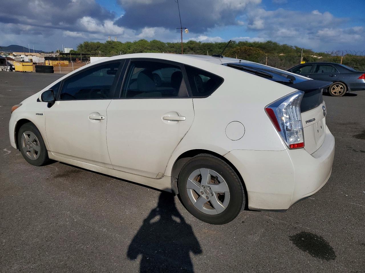 2010 TOYOTA PRIUS photo 2
