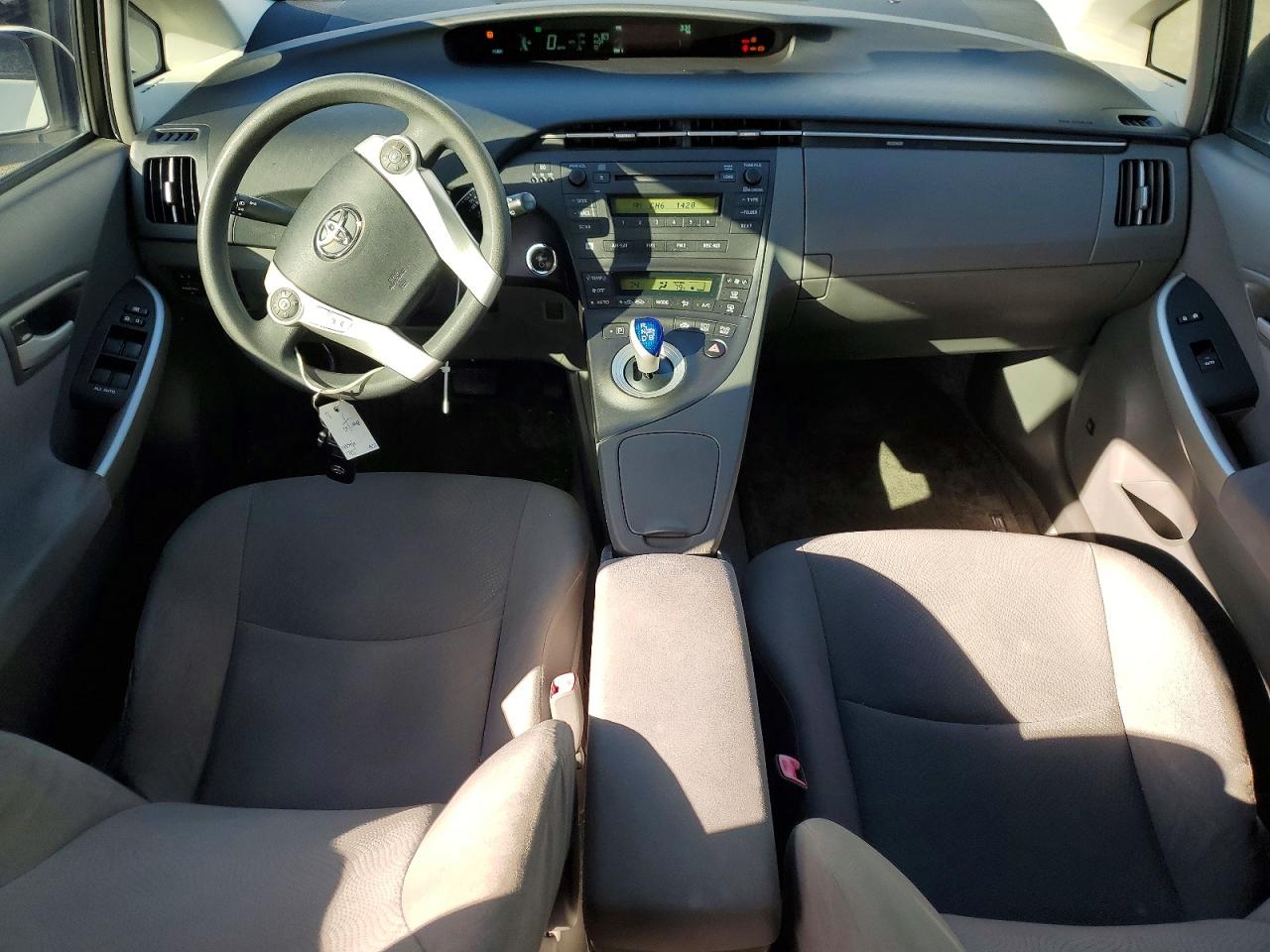 2010 TOYOTA PRIUS photo 8