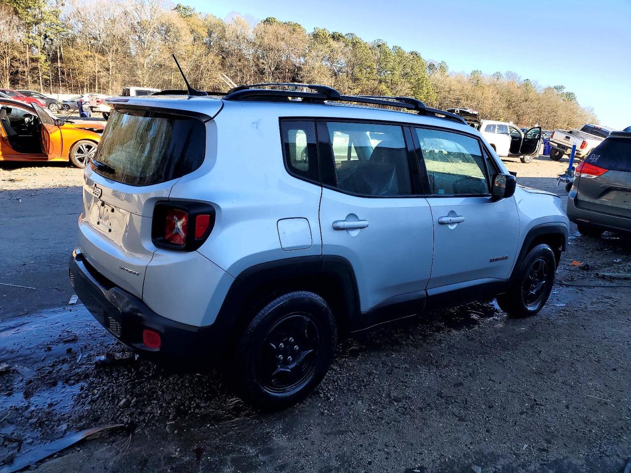 2017 JEEP RENEGADE SPORT photo 3