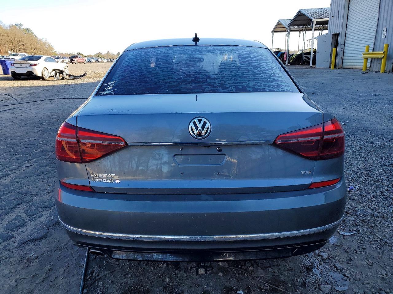 2017 VOLKSWAGEN PASSAT R-LINE photo 6