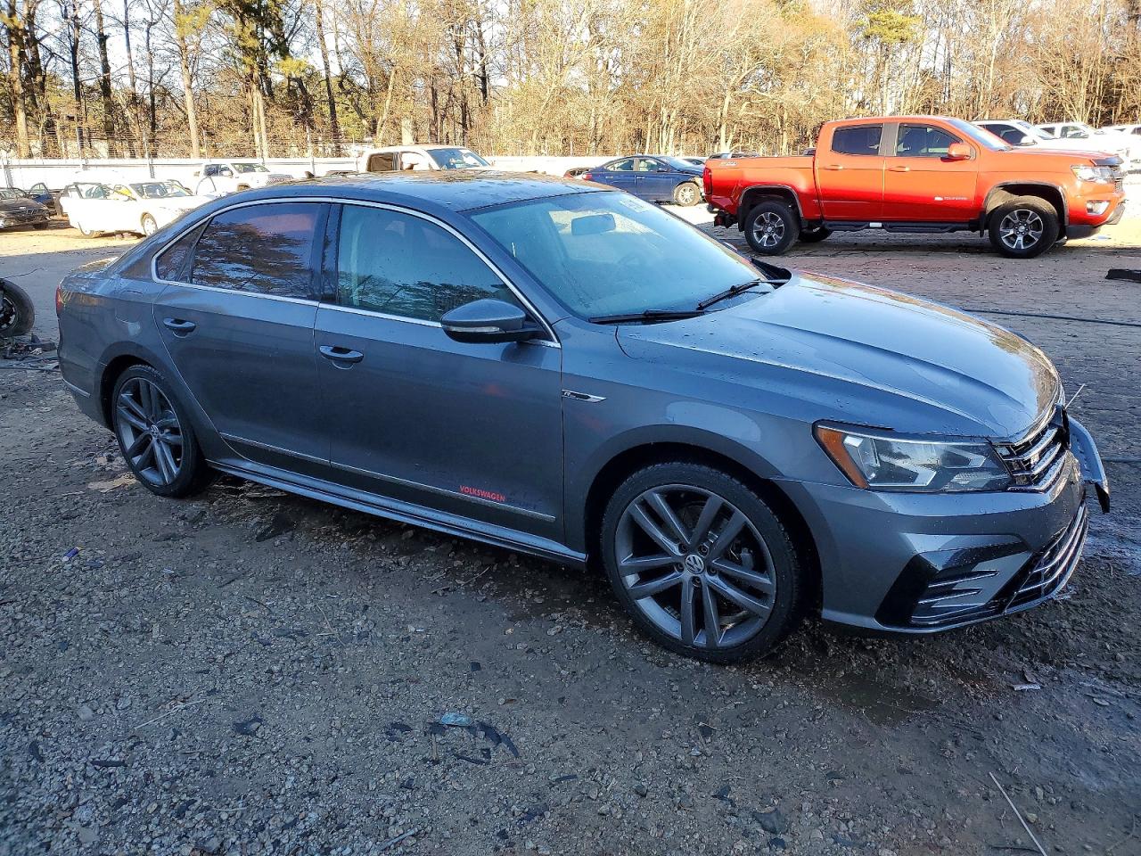 2017 VOLKSWAGEN PASSAT R-LINE photo 4