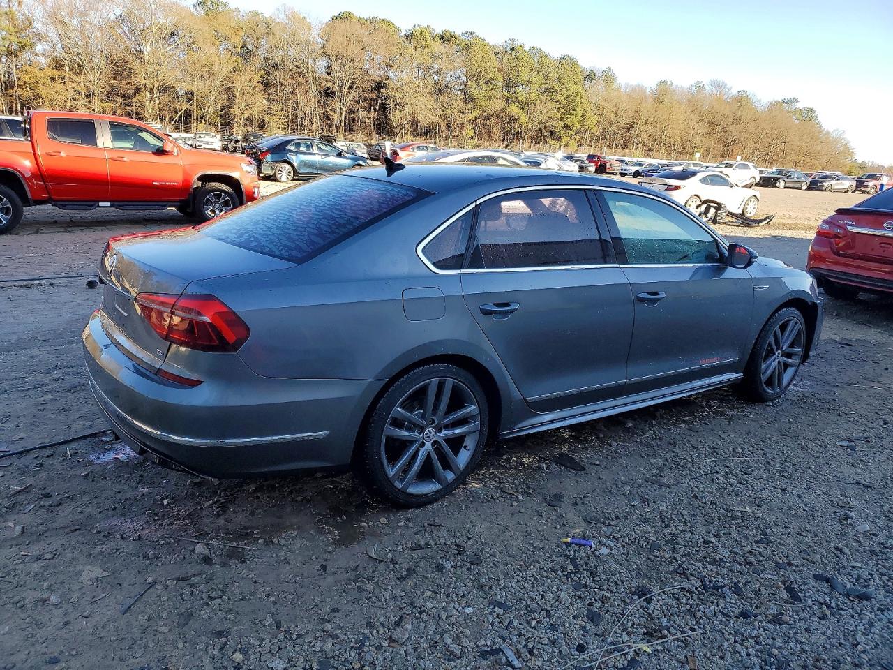 2017 VOLKSWAGEN PASSAT R-LINE photo 3