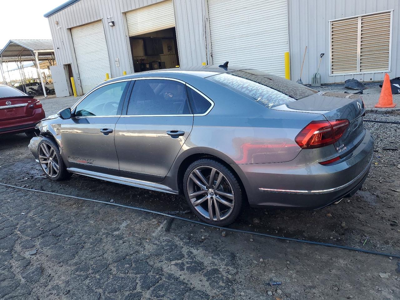2017 VOLKSWAGEN PASSAT R-LINE photo 2