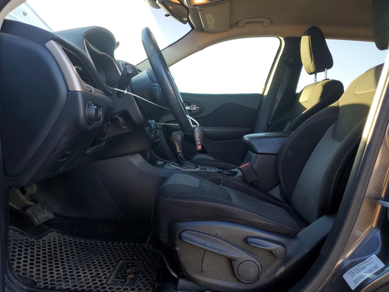 2016 JEEP CHEROKEE SPORT photo 13