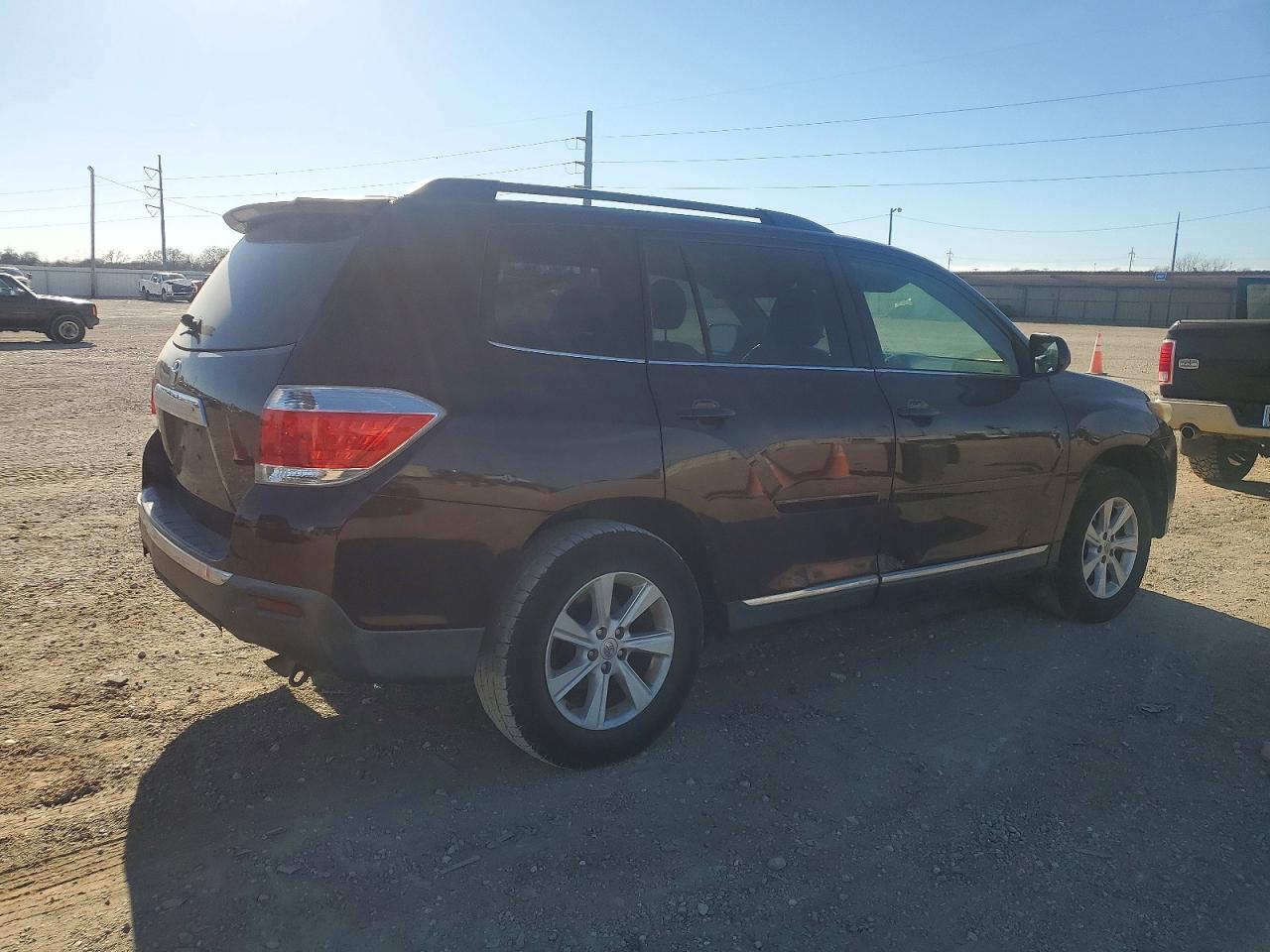 2011 TOYOTA HIGHLANDER BASE photo 3