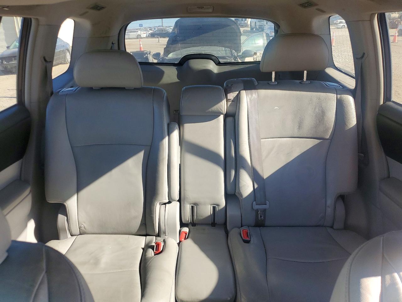 2011 TOYOTA HIGHLANDER BASE photo 10
