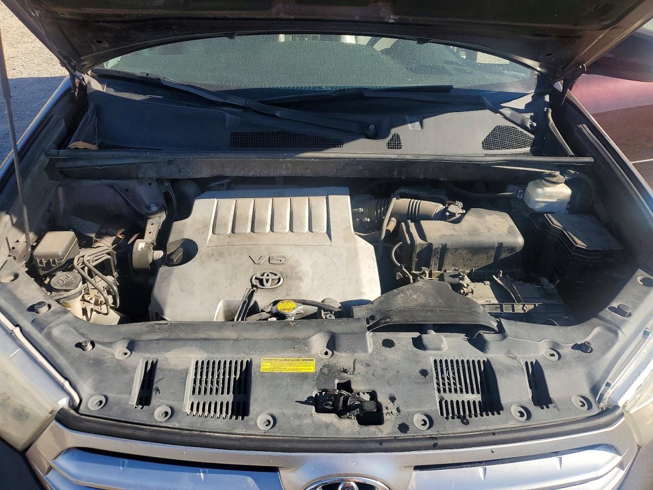 2011 TOYOTA HIGHLANDER BASE photo 12