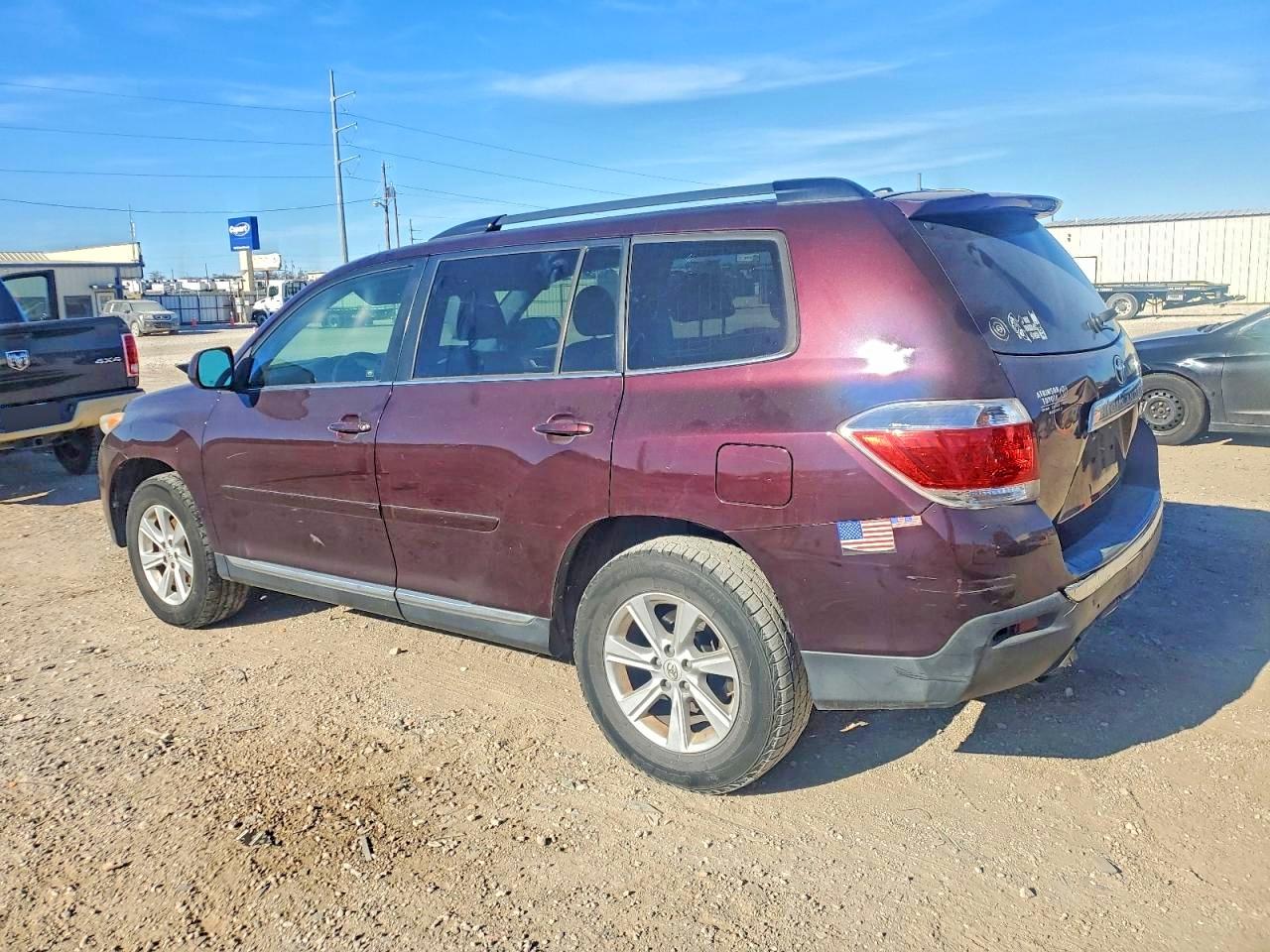 2011 TOYOTA HIGHLANDER BASE photo 2