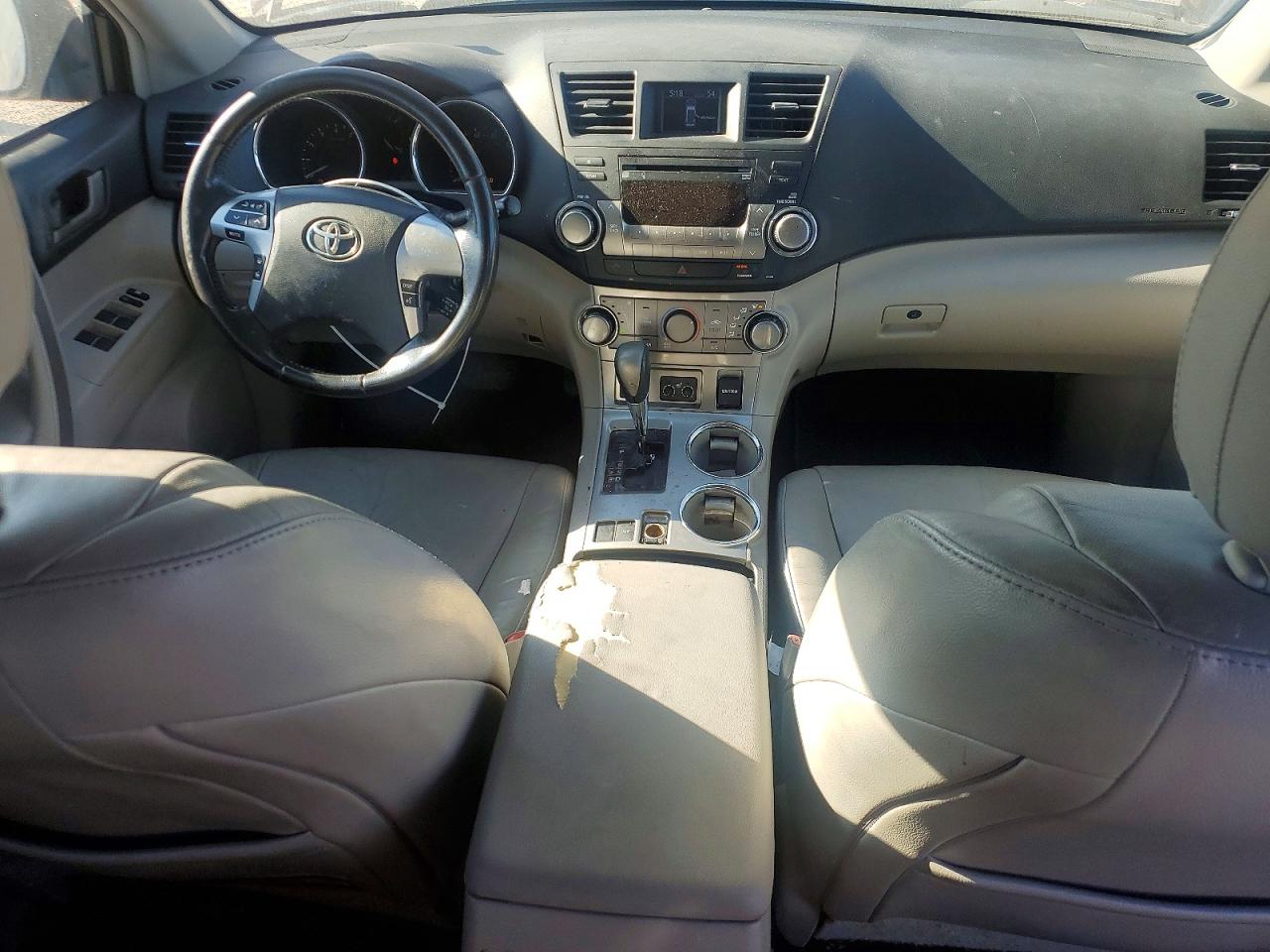 2011 TOYOTA HIGHLANDER BASE photo 8
