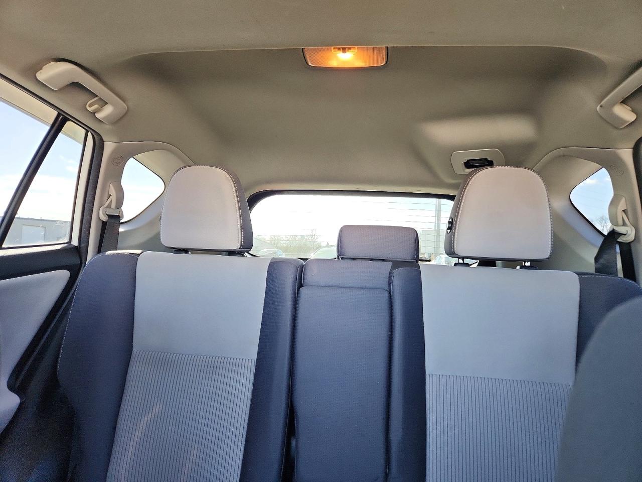 2015 TOYOTA RAV4 XLE photo 10